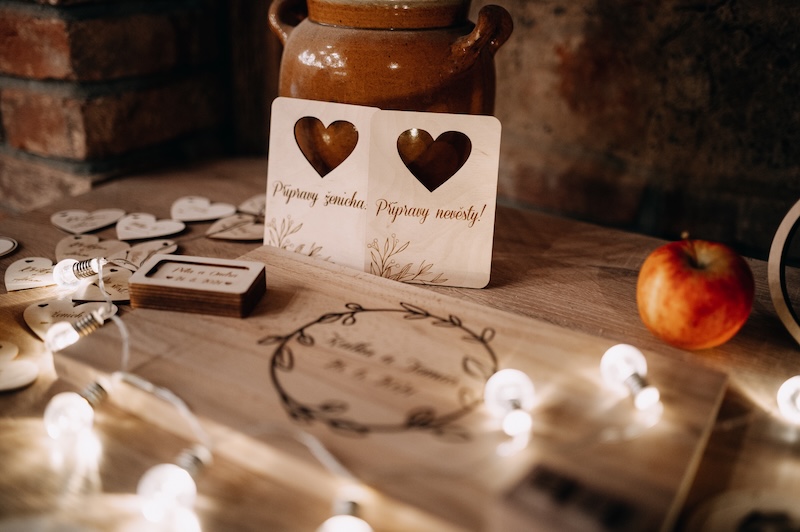 Dřevěné svatební dekorace a doplňky LovelyWood